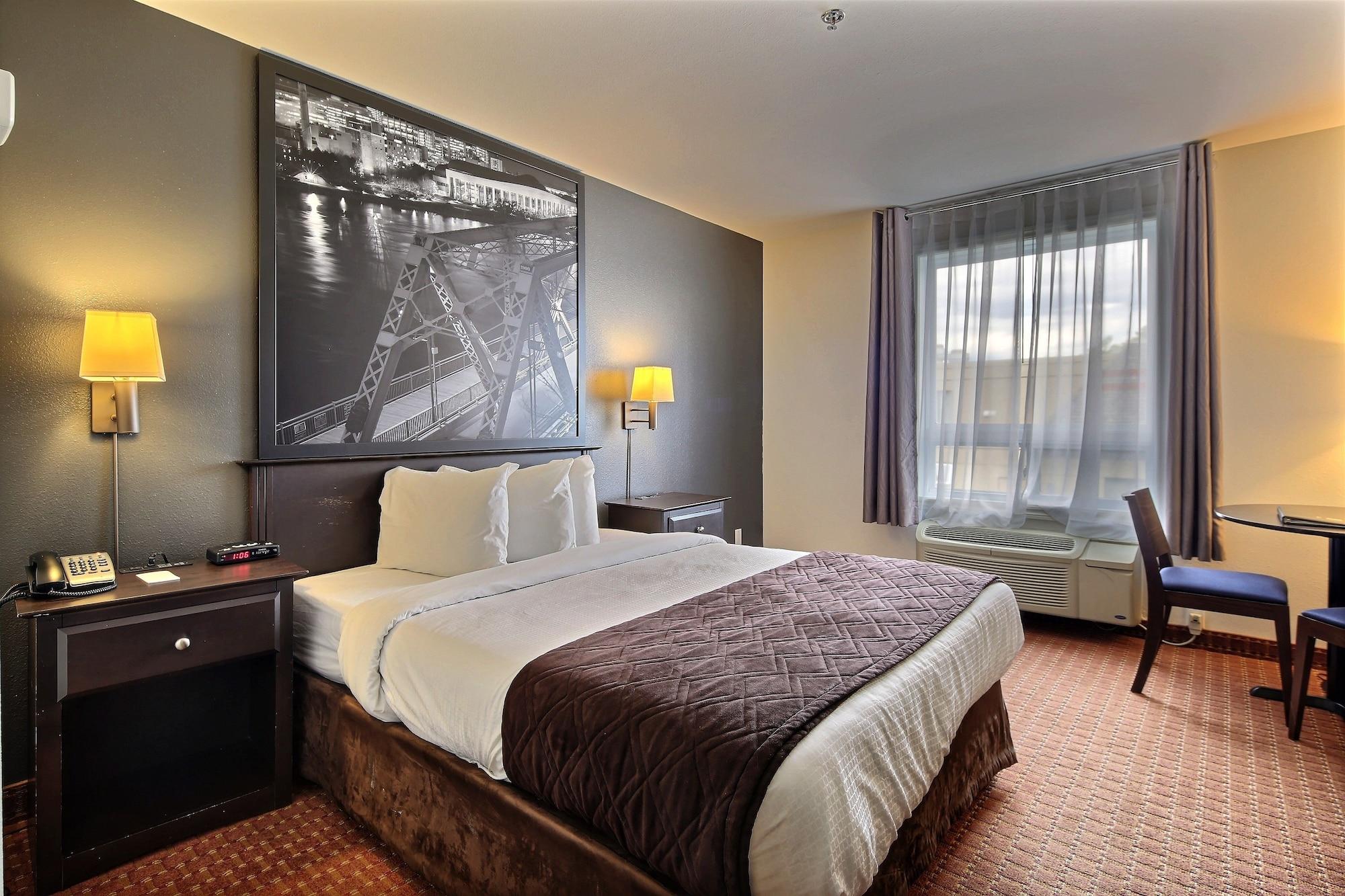 Super 8 By Wyndham Quebec City Exterior photo