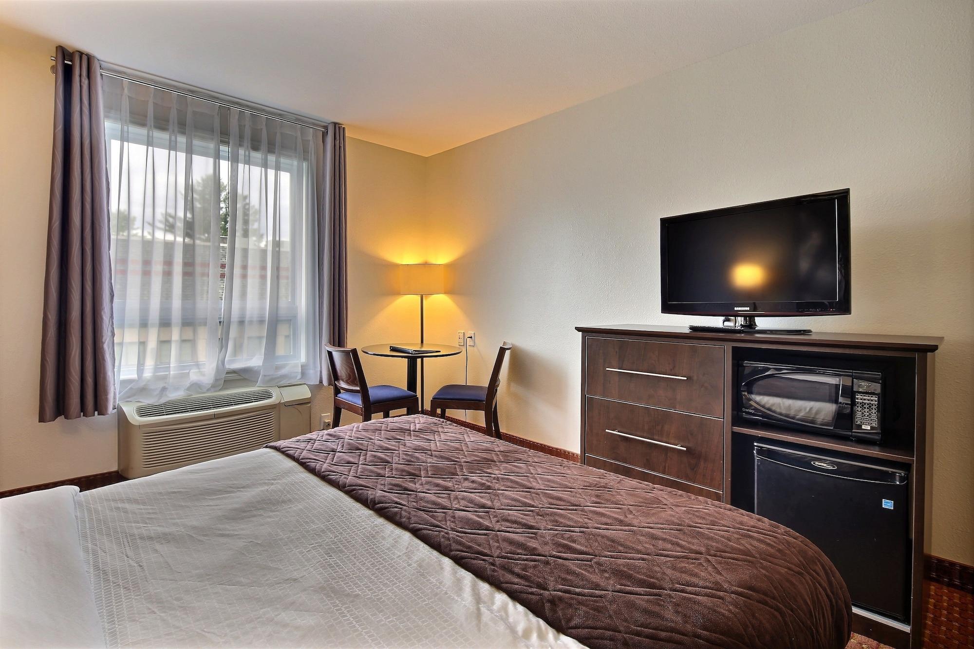Super 8 By Wyndham Quebec City Exterior photo
