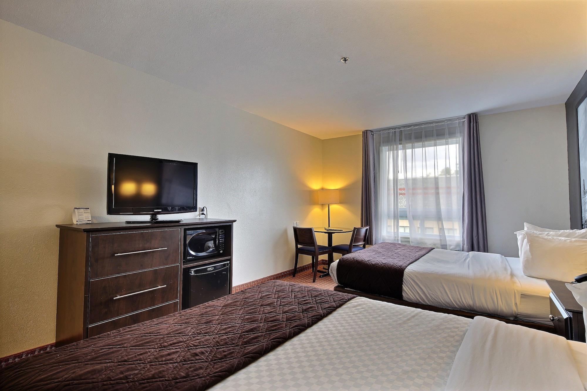 Super 8 By Wyndham Quebec City Exterior photo