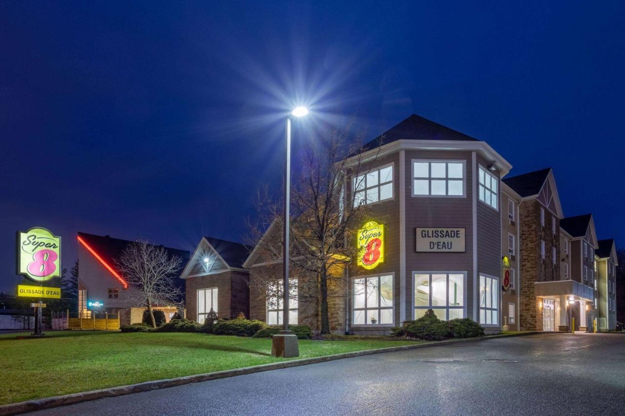 Super 8 By Wyndham Quebec City Exterior photo