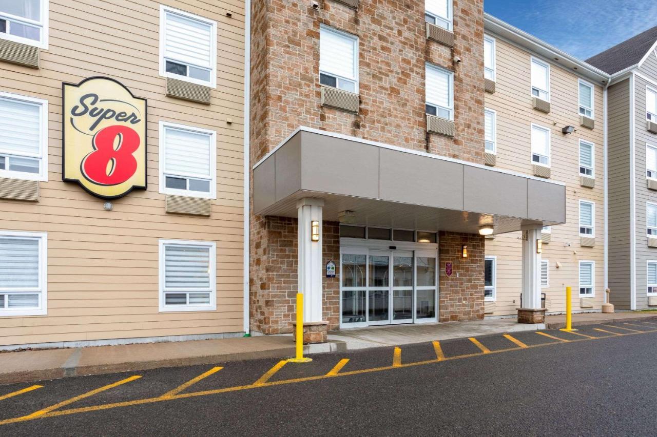 Super 8 By Wyndham Quebec City Exterior photo