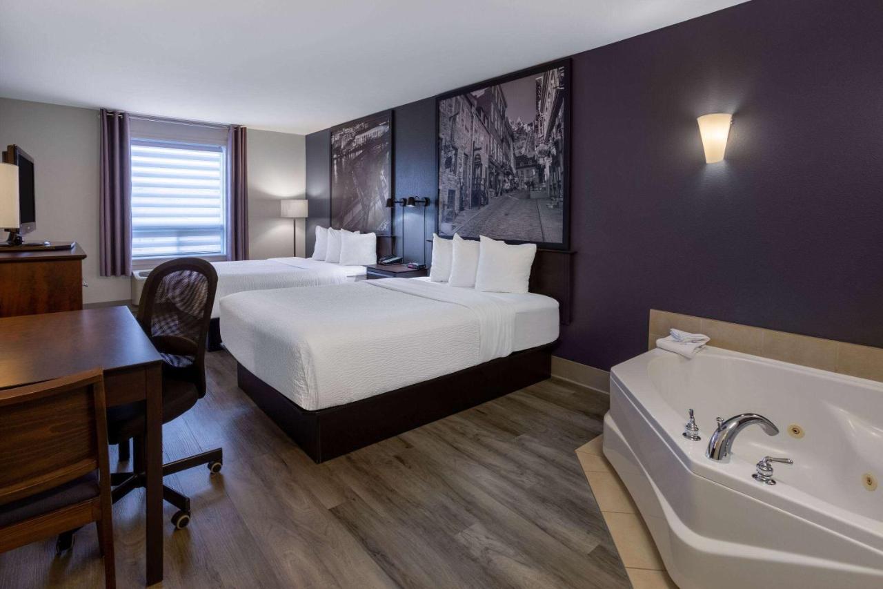 Super 8 By Wyndham Quebec City Exterior photo