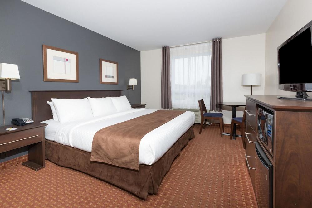 Super 8 By Wyndham Quebec City Exterior photo