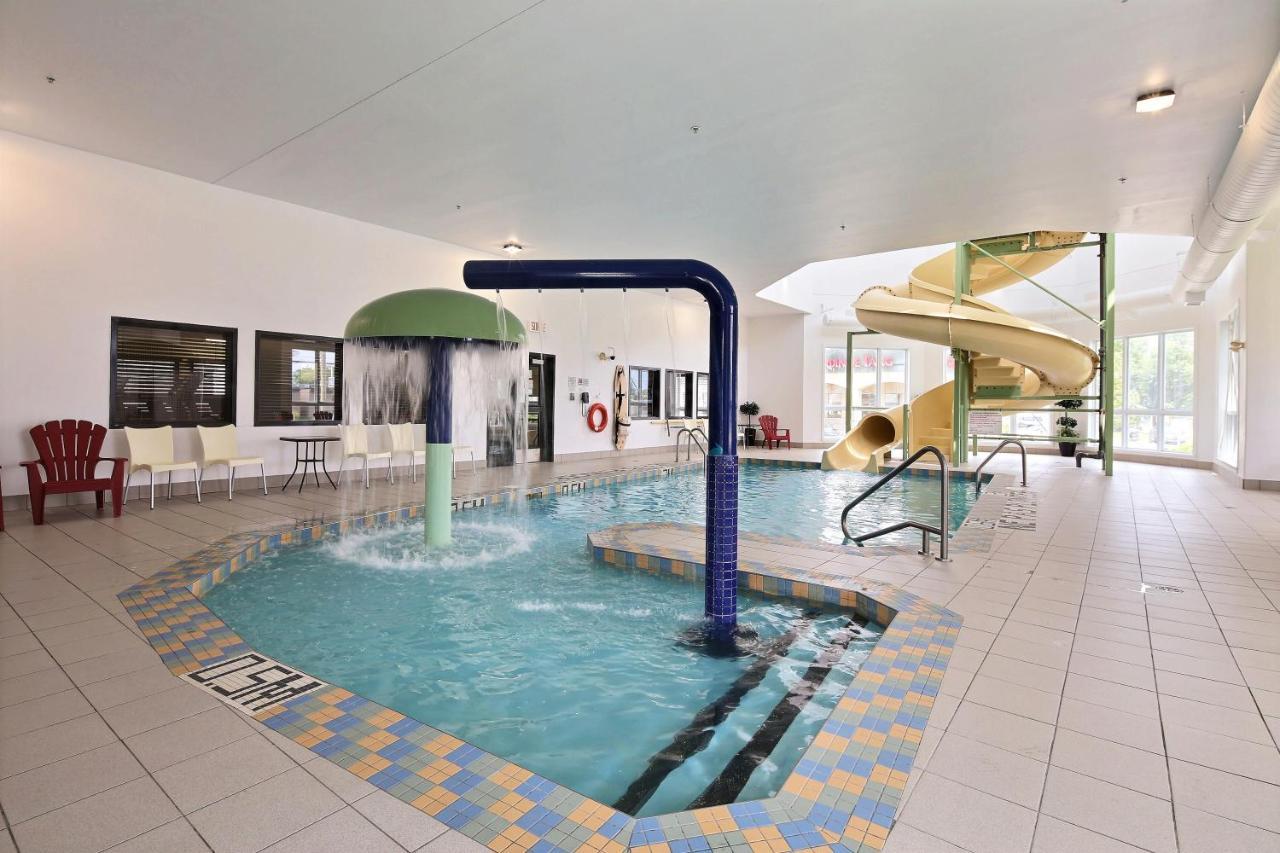 Super 8 By Wyndham Quebec City Exterior photo